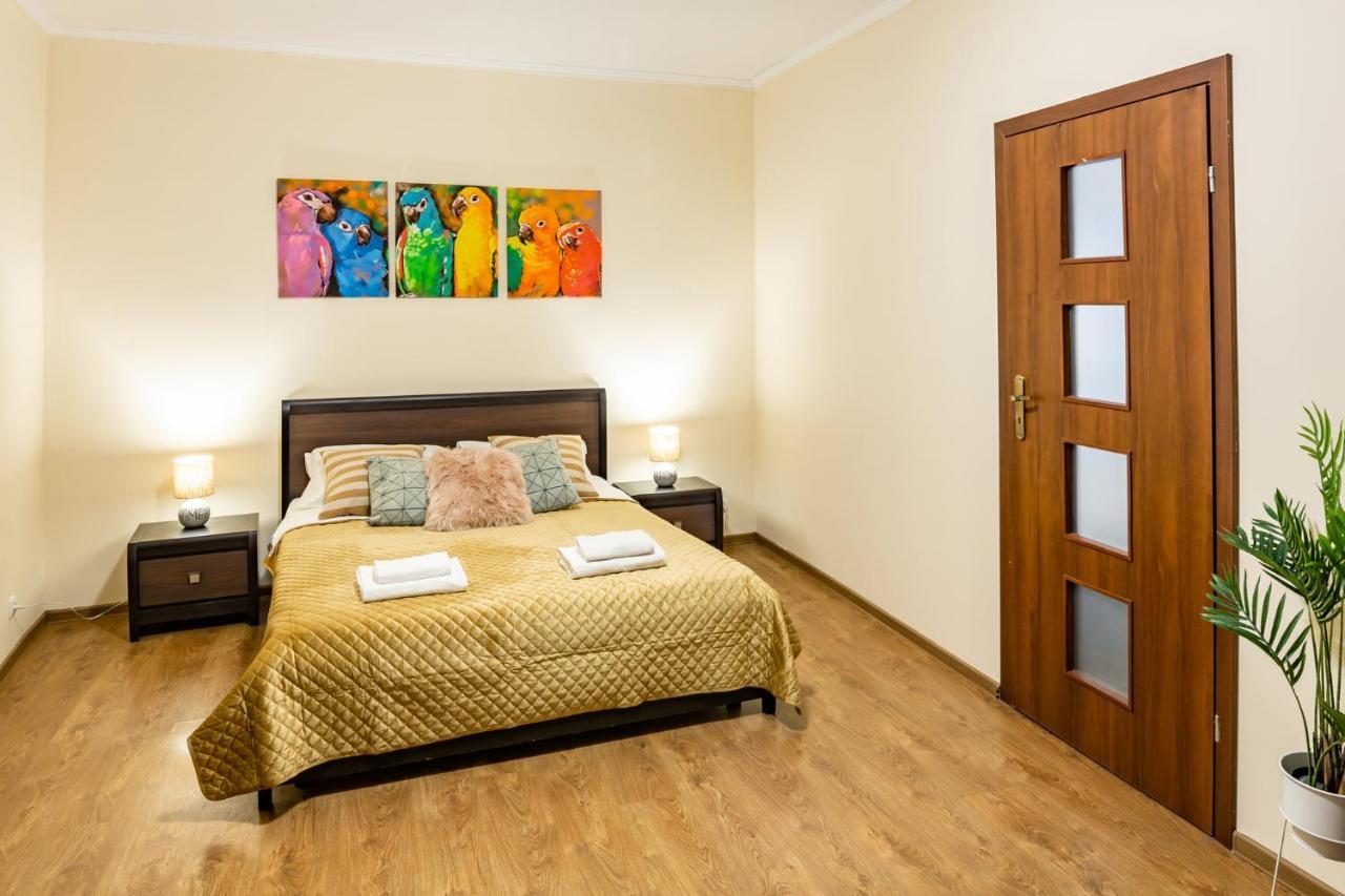Rainbow Apartment Near Rynok Sq Lviv Exterior photo